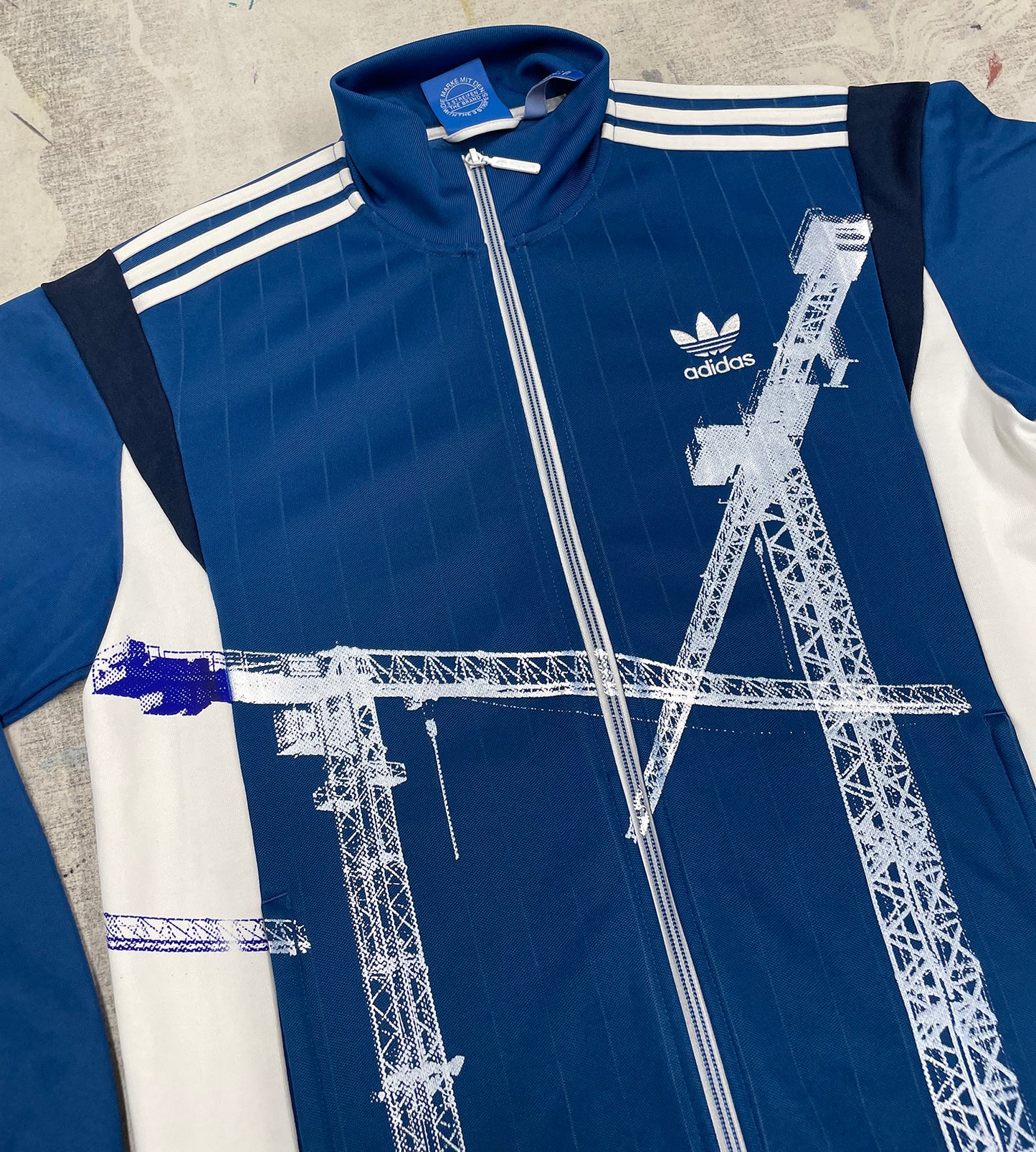 Blue and white track with matching cranes, Medium 41'' chest