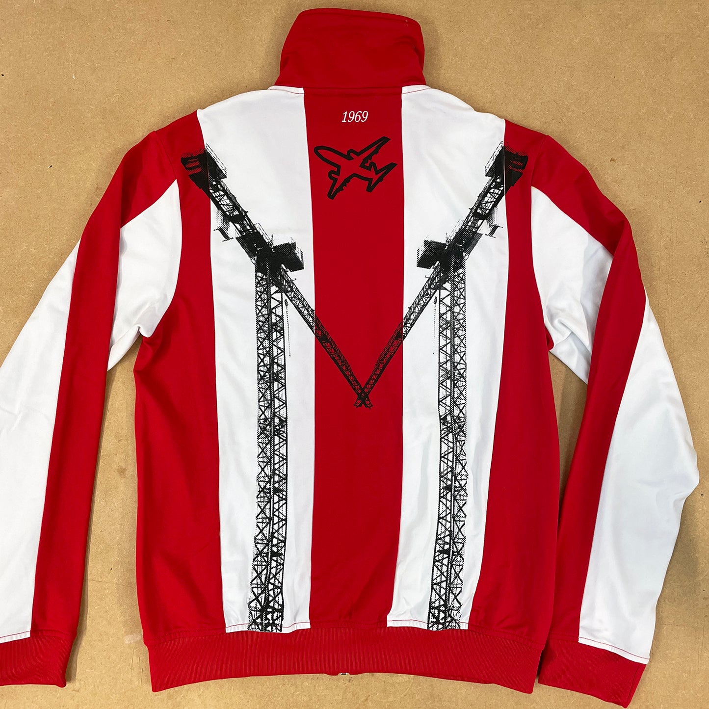 Red and White Medium